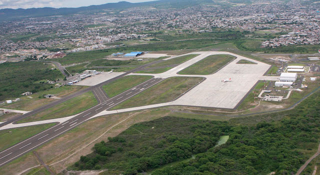 Foto 2. Pista Aeropuerto Intl. Eloy Alfaro de Manta