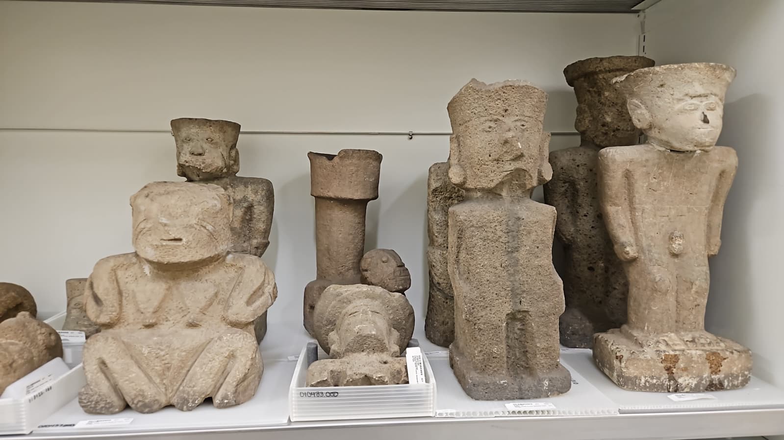 Foto 5. Esculturas de piedra en NMAI